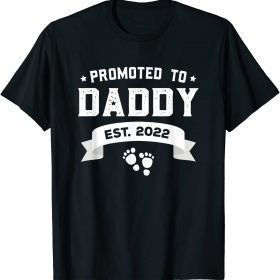 Mens Promoted To Daddy Est. 2022 Gift For New Dad New Baby Gift T-Shirt