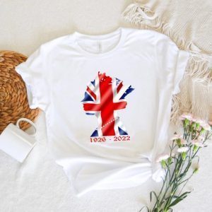 RIP Queen Elizabeth, Queen Elizabeth with British Flag T-Shirt