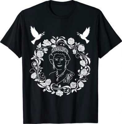 Queen Elizabeth's II British Crown Majesty Queen Elizabeth's 1926-2022 T-Shirt