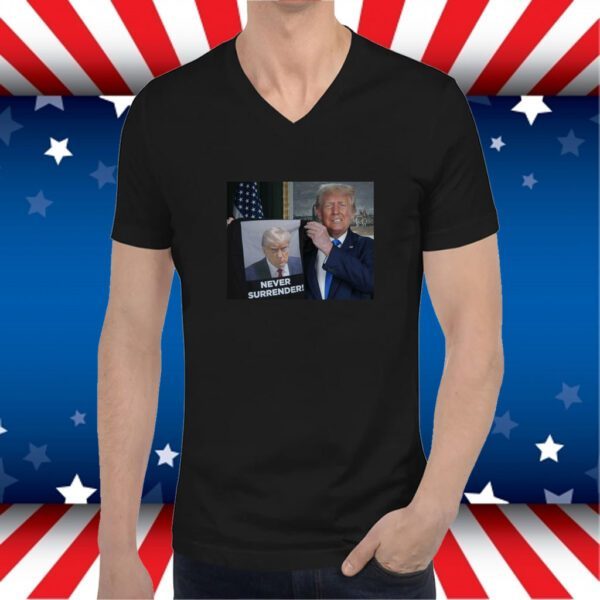 Trump Shows Off Trump Mugshot Never Surrender 2024 Hoodie Shirt